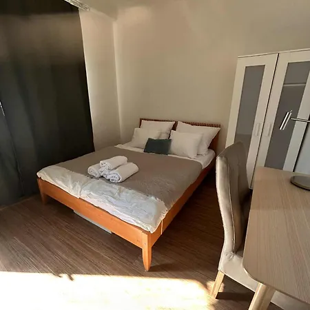 Affordable Floor 2br Nightlife Location In Center And Yet Quite Sleep Apartamento Praga