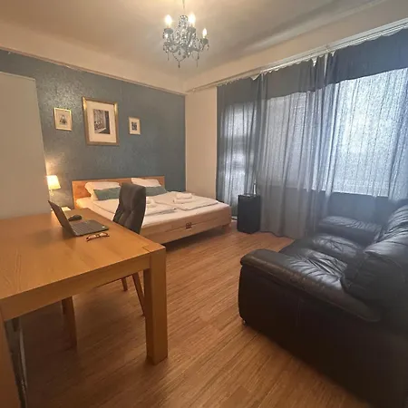 Affordable Floor 2br Nightlife Location In Center And Yet Quite Sleep *