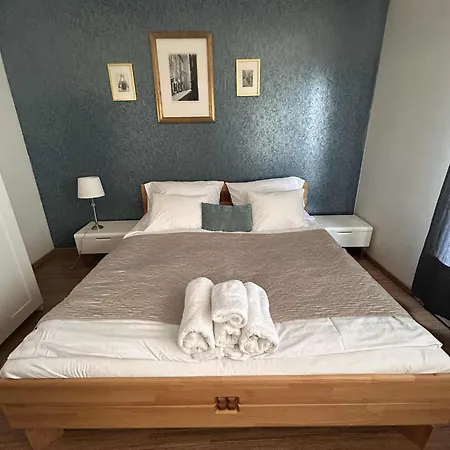Affordable Floor 2br Nightlife Location In Center And Yet Quite Sleep Apartamento Praga