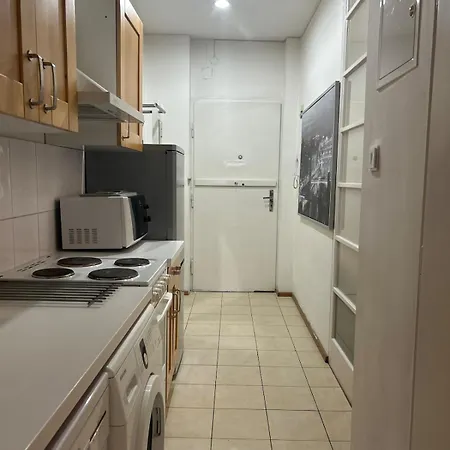 Affordable Floor 2br Nightlife Location In Center And Yet Quite Sleep Apartamento *