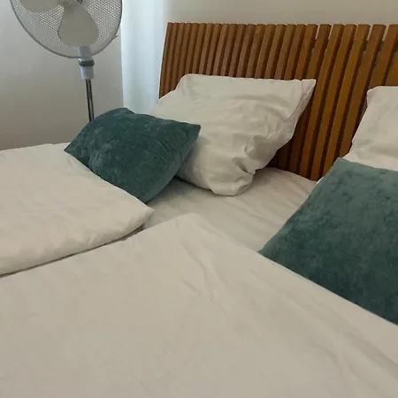 Affordable Floor 2br Nightlife Location In Center And Yet Quite Sleep *