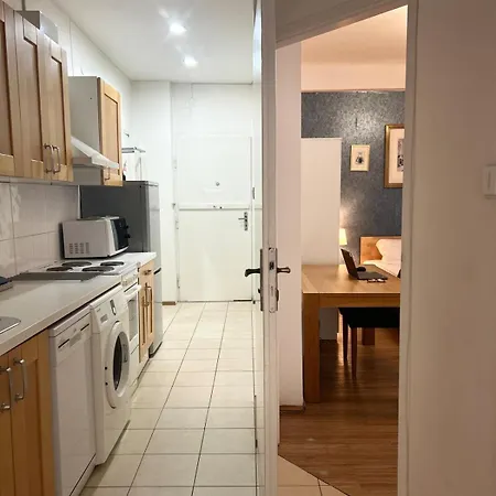 Apartamento Affordable Floor 2br Nightlife Location In Center And Yet Quite Sleep Praga