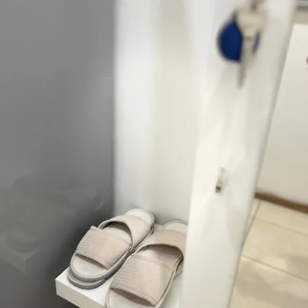 Affordable Floor 2br Nightlife Location In Center And Yet Quite Sleep *