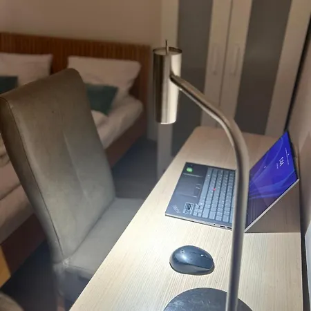 Affordable Floor 2br Nightlife Location In Center And Yet Quite Sleep *